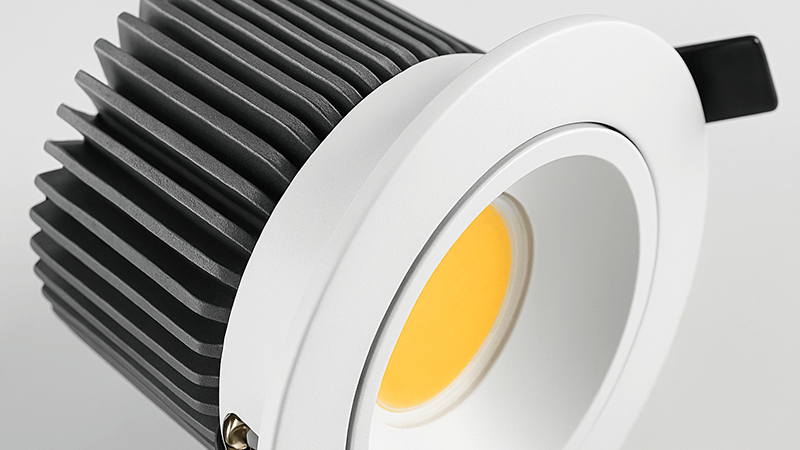 Heat sink on a COB LED downlight